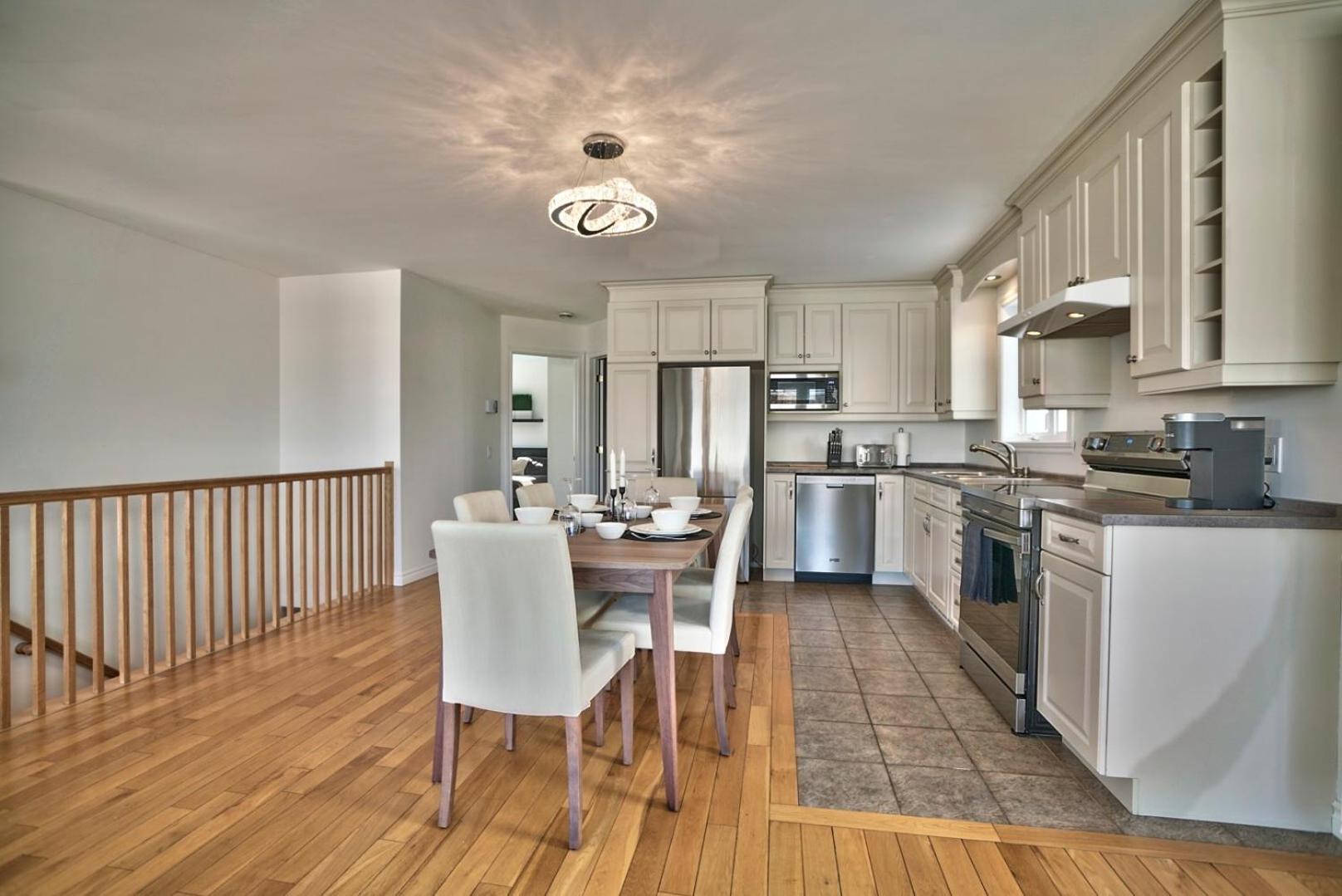 Dynamite 2-Bedroom House, Garage, Sleeps 6 Sherbrooke Exterior photo