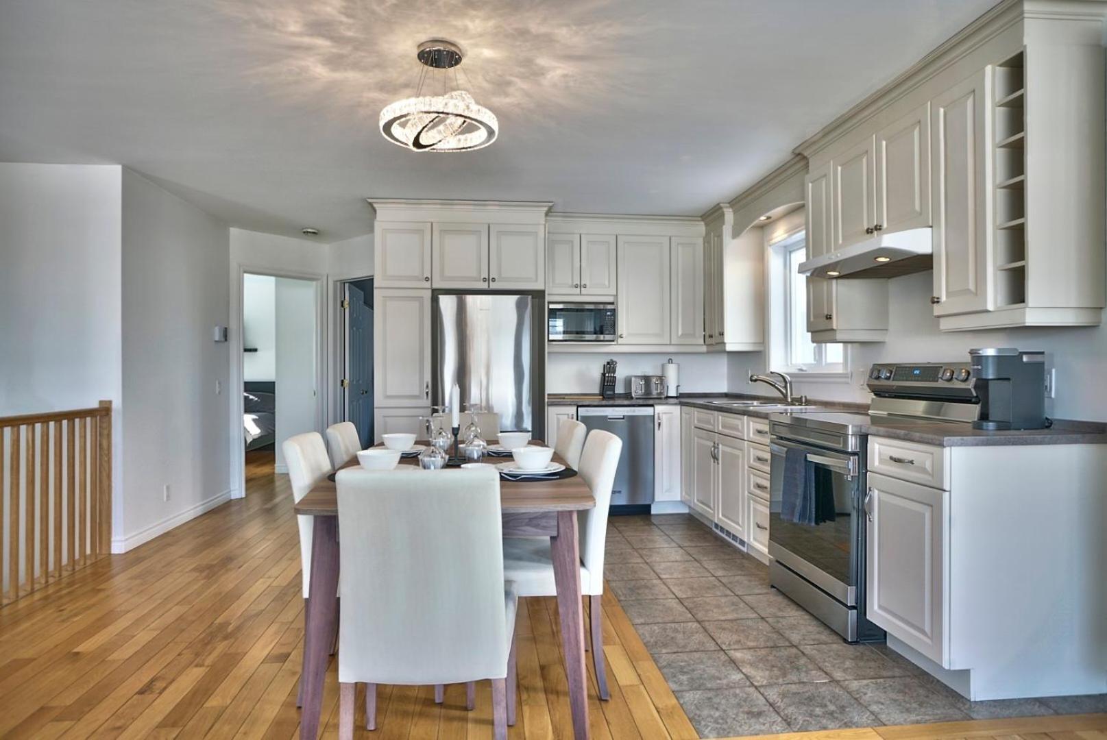 Dynamite 2-Bedroom House, Garage, Sleeps 6 Sherbrooke Exterior photo
